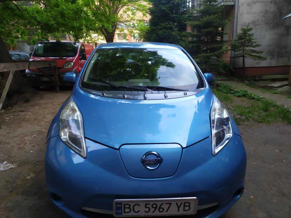 Nissan Leaf 2011 Електромобіль