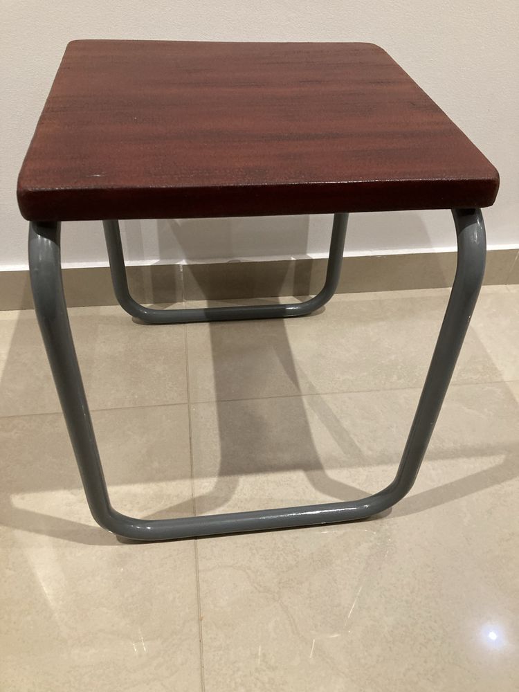 Mesa de Apoio Estilo Bauhaus