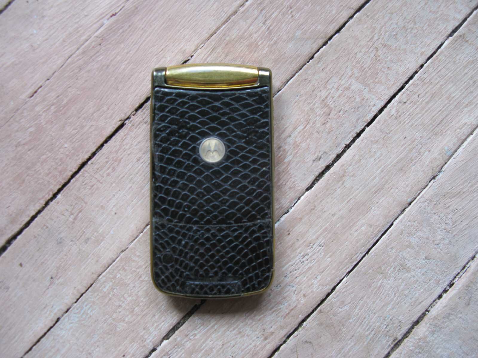 Motorola V8 Luxury Edition (Gold)
