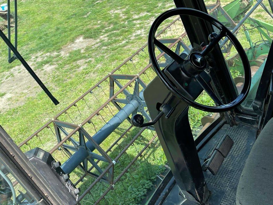 Комбайн John Deere 8820.4x4 . 220 к.с Жатка 6м.