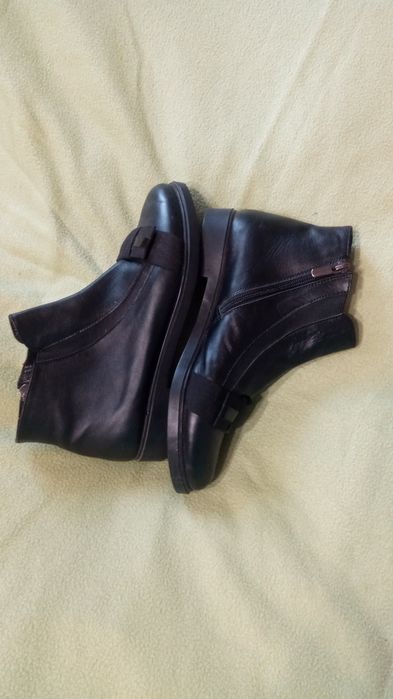 Шкіряні ботінки жіночі осінні