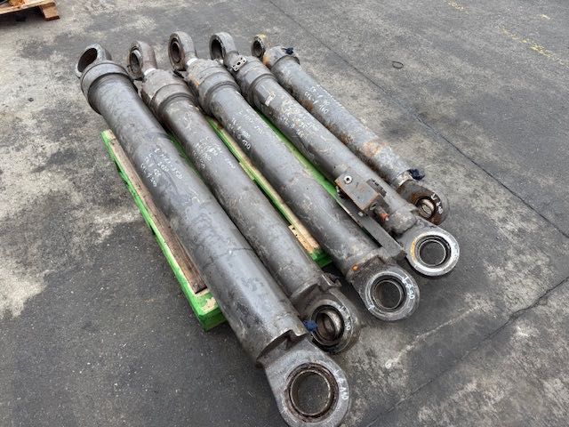 Siłownik hydrauliczny L 1700 MM do akerman