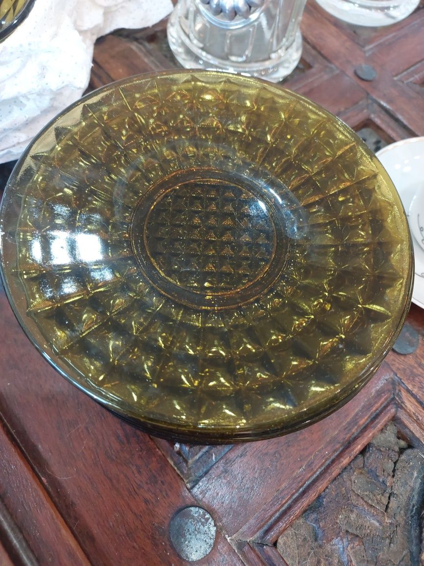 Taças e pratos de sobremesa