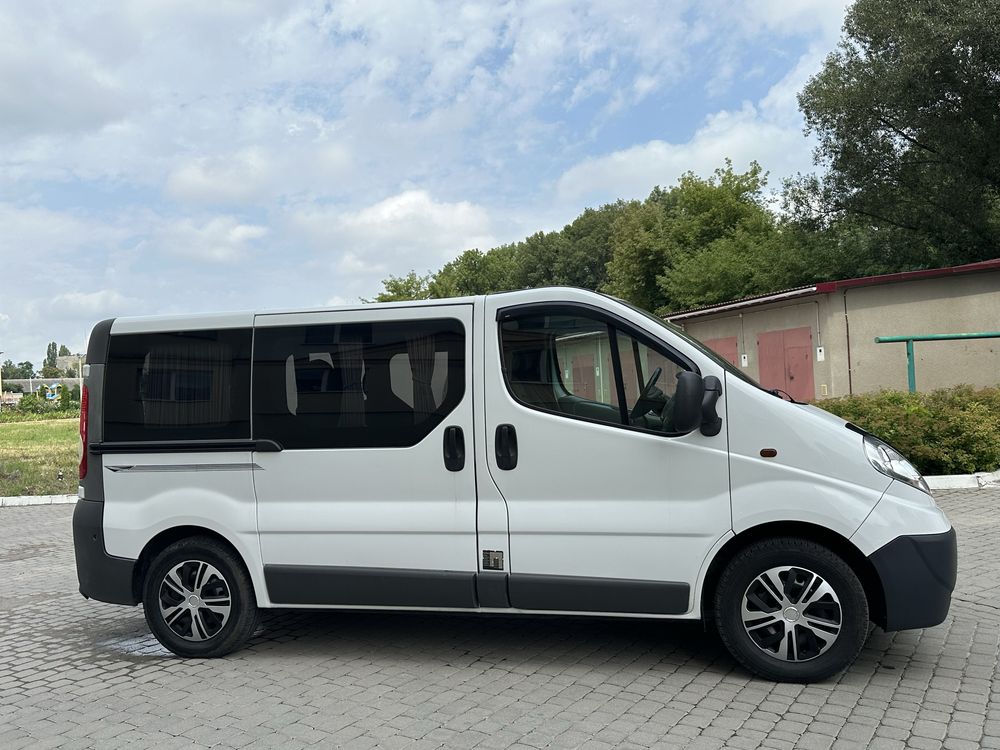 Опель Віваро 2.0TDI
