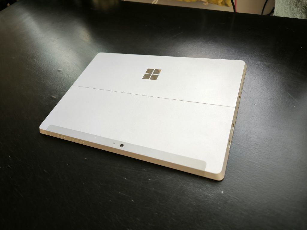 Microsoft surface 3 2/64 bateria 3-5h etui UAG adapter hdmi