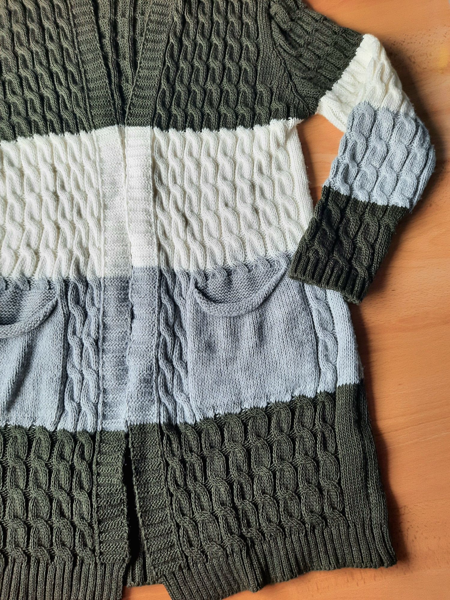 Sweter kardigan dłuższy z kapturem pleciony