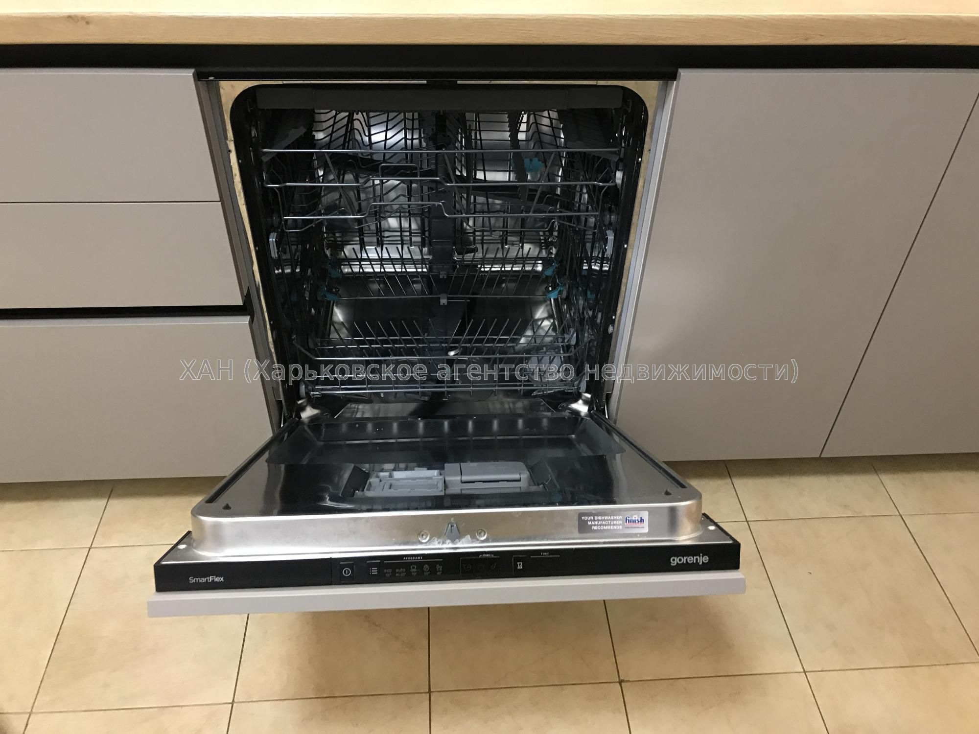 Продам 4к кв.у центрі міста 120тис.з послугами АН  М52