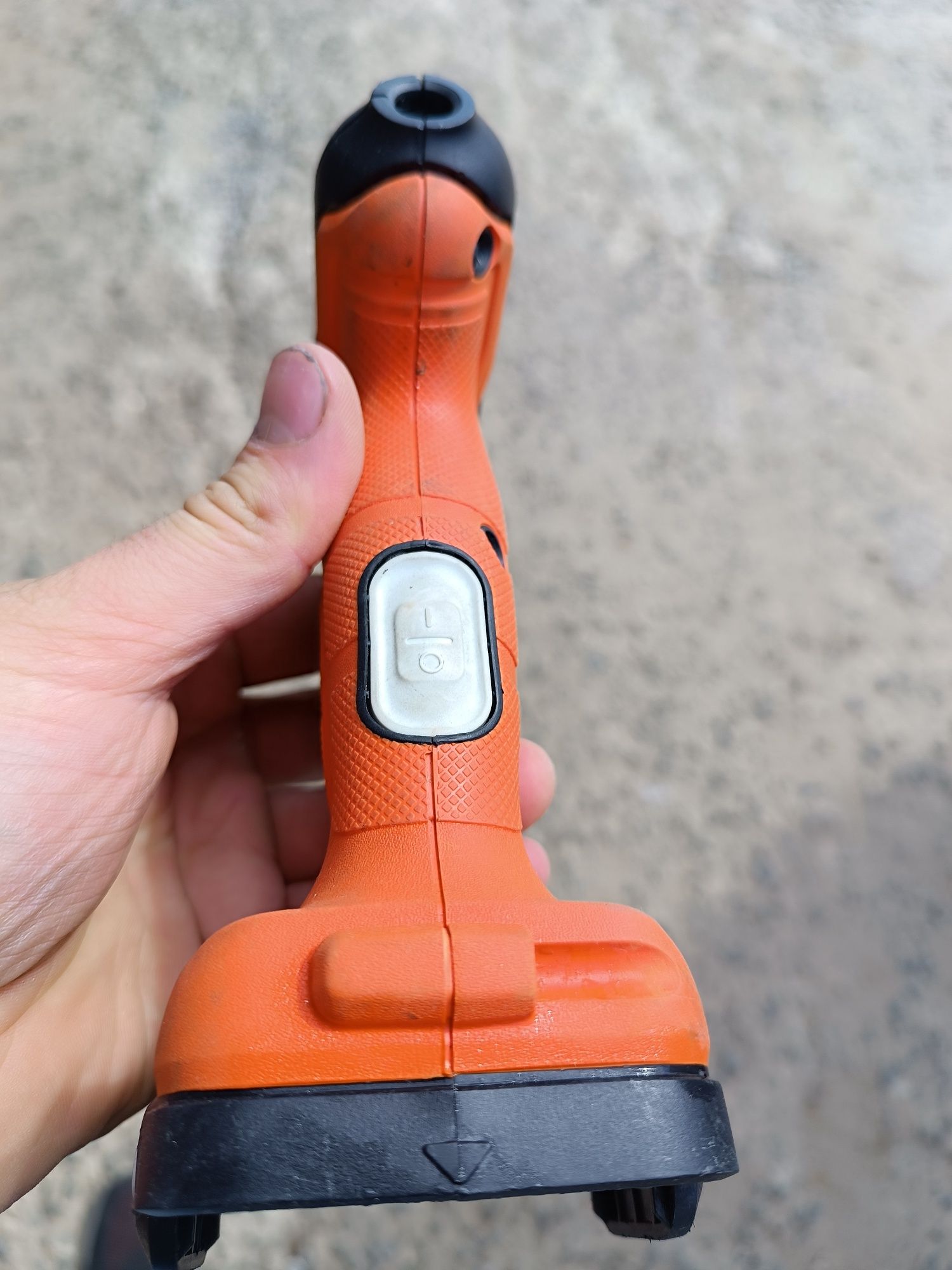 Пістолет клейовий акумуляторний BLACK+DECKER 12N