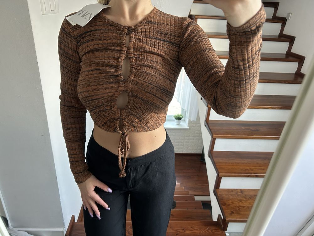 Zara crop top z wycieciem na dekolcie wiazaniem krotki bluzka nowa s