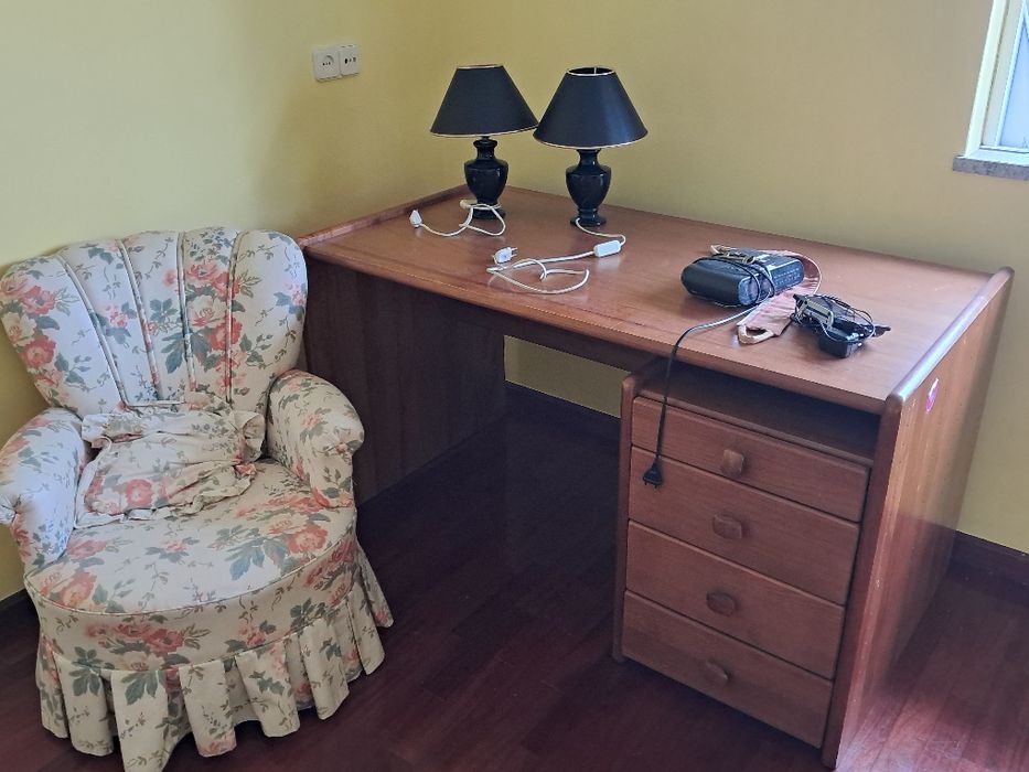 Senhorinha e secretária, venda pode ser separada.