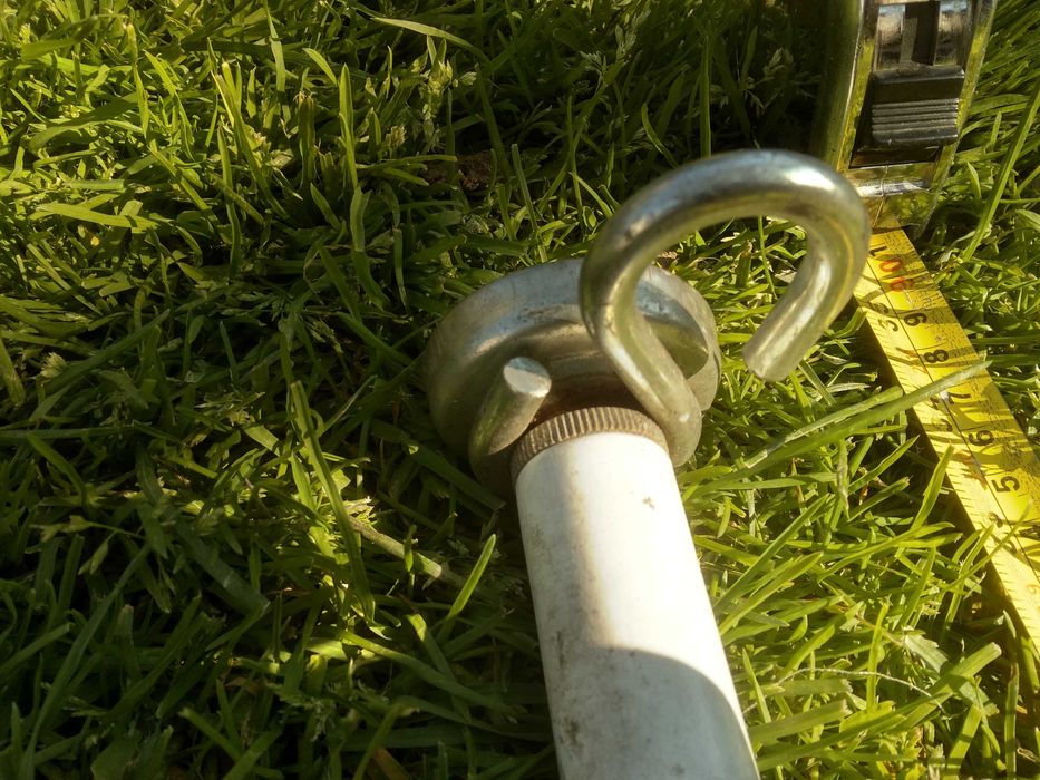 Drążek do podciągania 88 cm szeroki na hakach