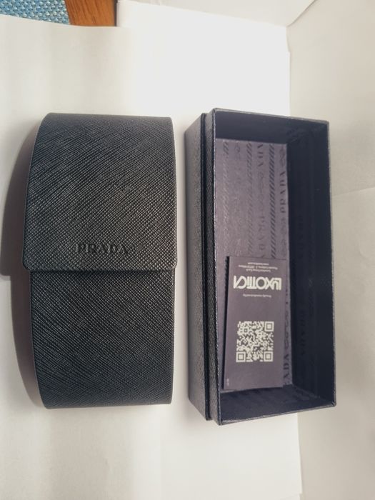 Солнцезащитные очки Prada