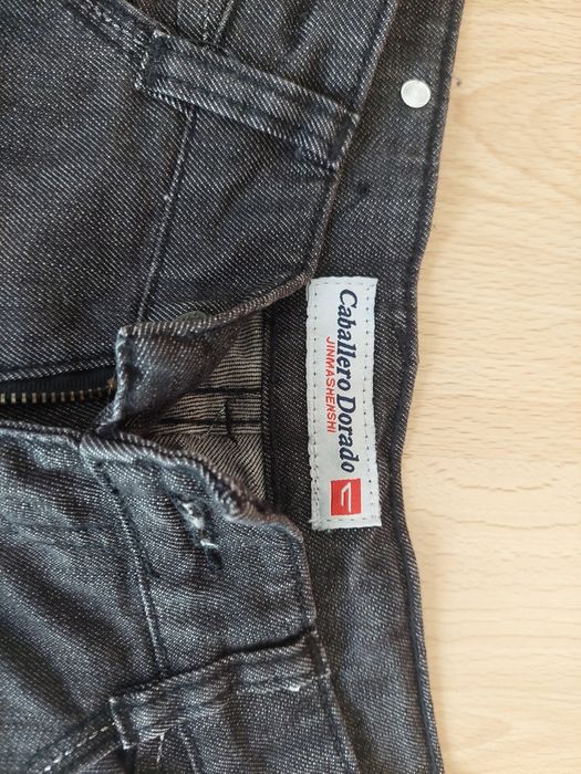 Calças cinzentas escuras, lowrise y2k