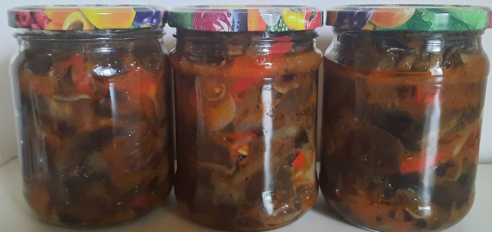 Опята в соусе с овощами