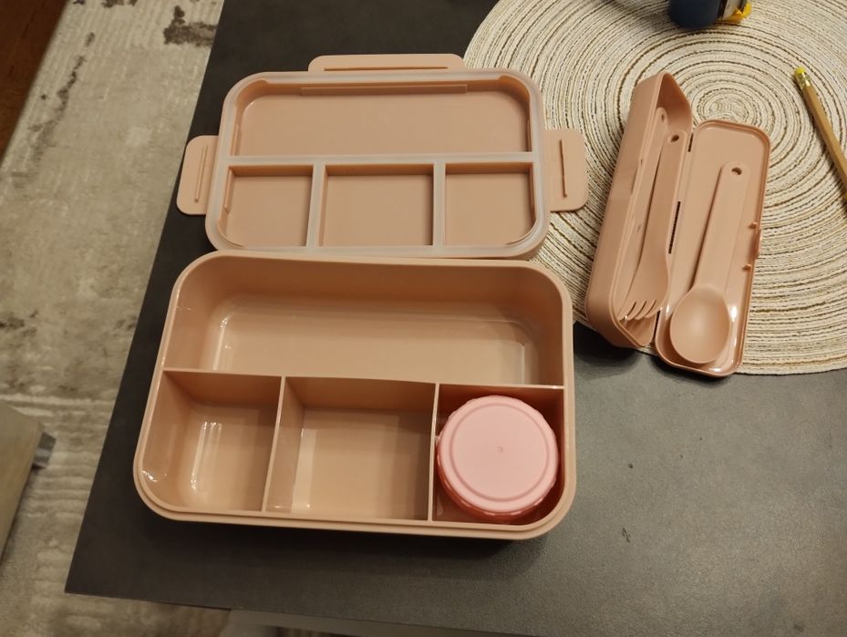 Piękny różowy lunch box dla młodej damy