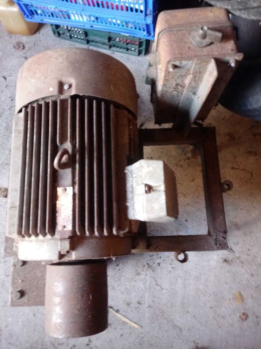 Silnik elektryczny do krajzegi itp.