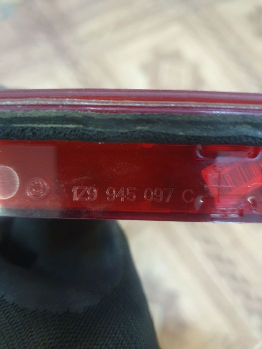 Стоп сигнал Skoda Octavia A5 1Z9 945 097