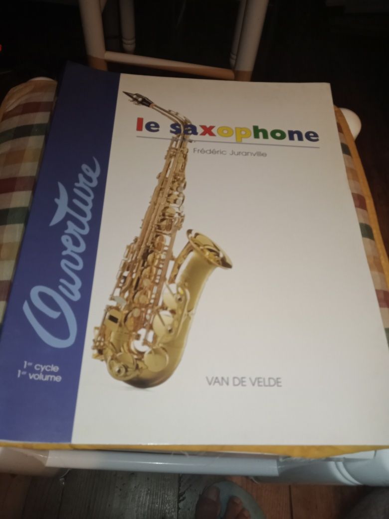 Livro Le saxophone (início de aprendizagem)
