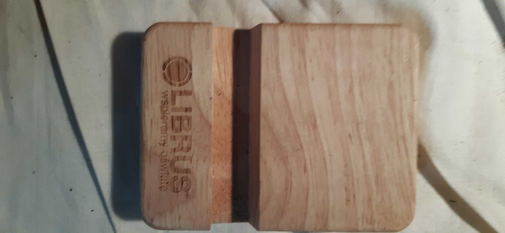 podstawka na telefon na biurko drewniana librus