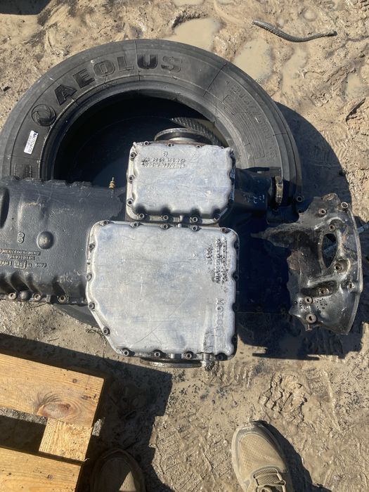 Мерседес W124 поддон масляний 4 MATIC 4X4 1243350406