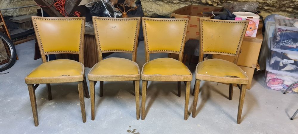 Stare krzesła skórzane ze sprężynami