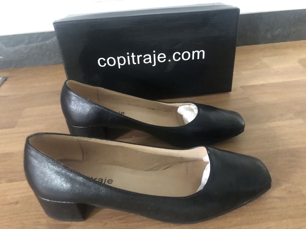 Sapatos de traje académico