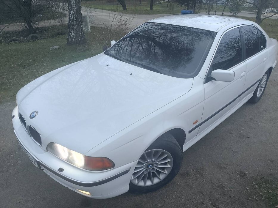 Продам гарну BMW E39