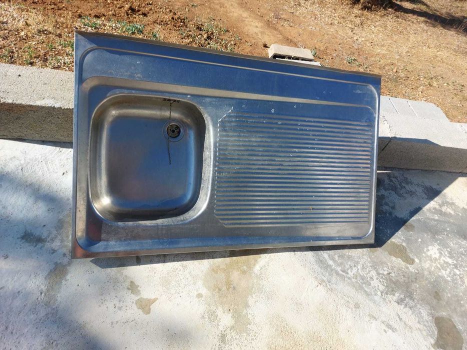 Pias de cozinha ( 1 branca 1 prateada)