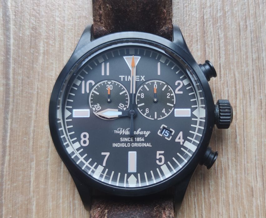 Timex Waterbury w stylu militarnym/lotniczym