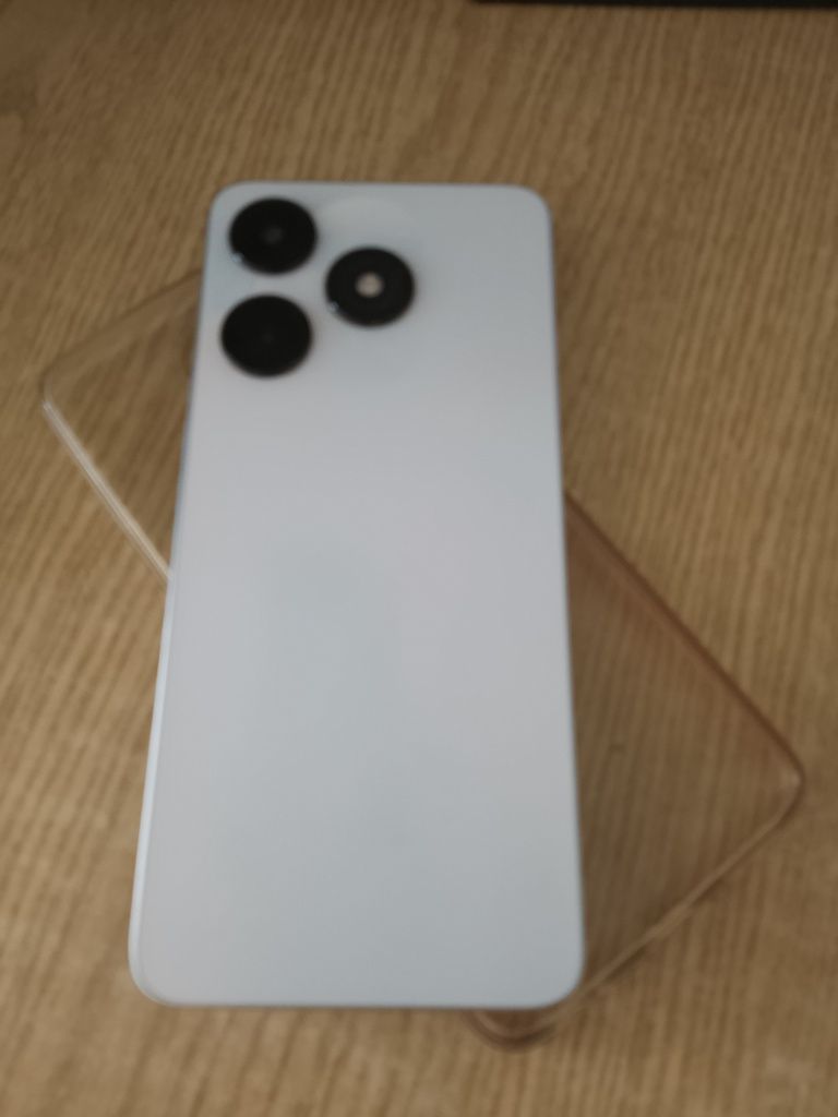 Смарфон Tecno Spark 10 в ідеалі, 16/128 Гб