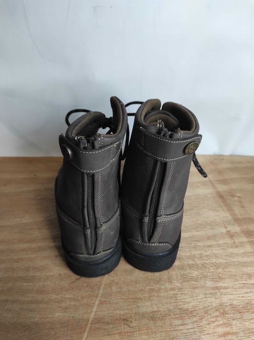 534.40. Buty stajenne Steeds rozmiar 40