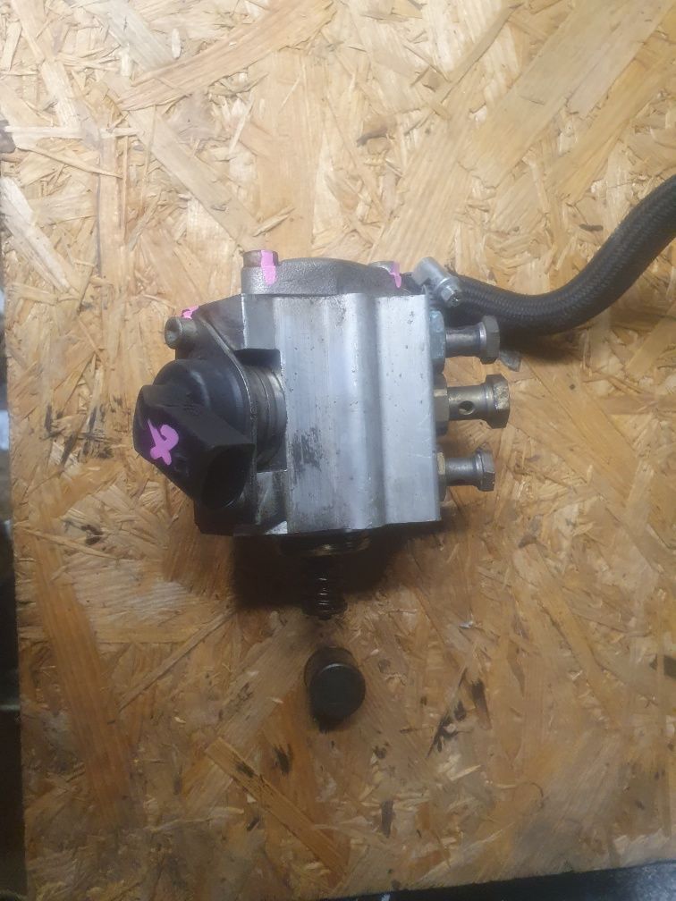 pompa wysokiego ciśnienia paliwa bosch audi vw 2.0 fsi awa 150k