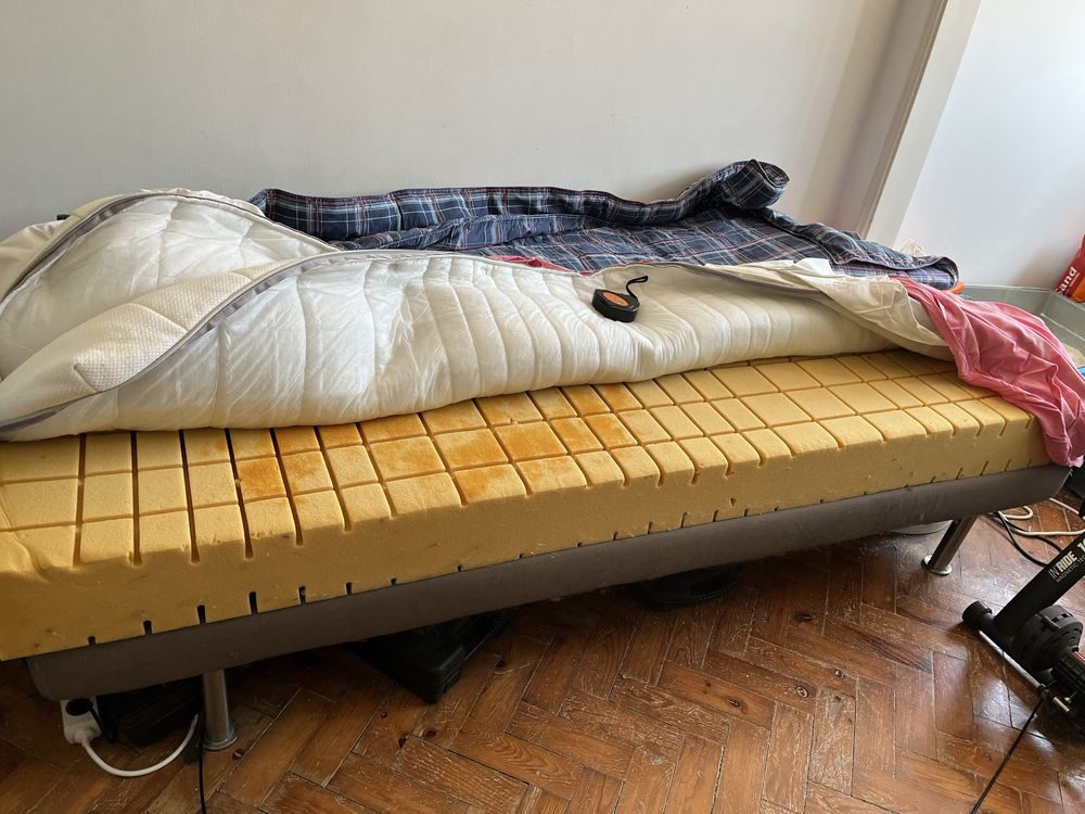OFEREÇO  cama 2 comprimento 0.90 largura .32 altura