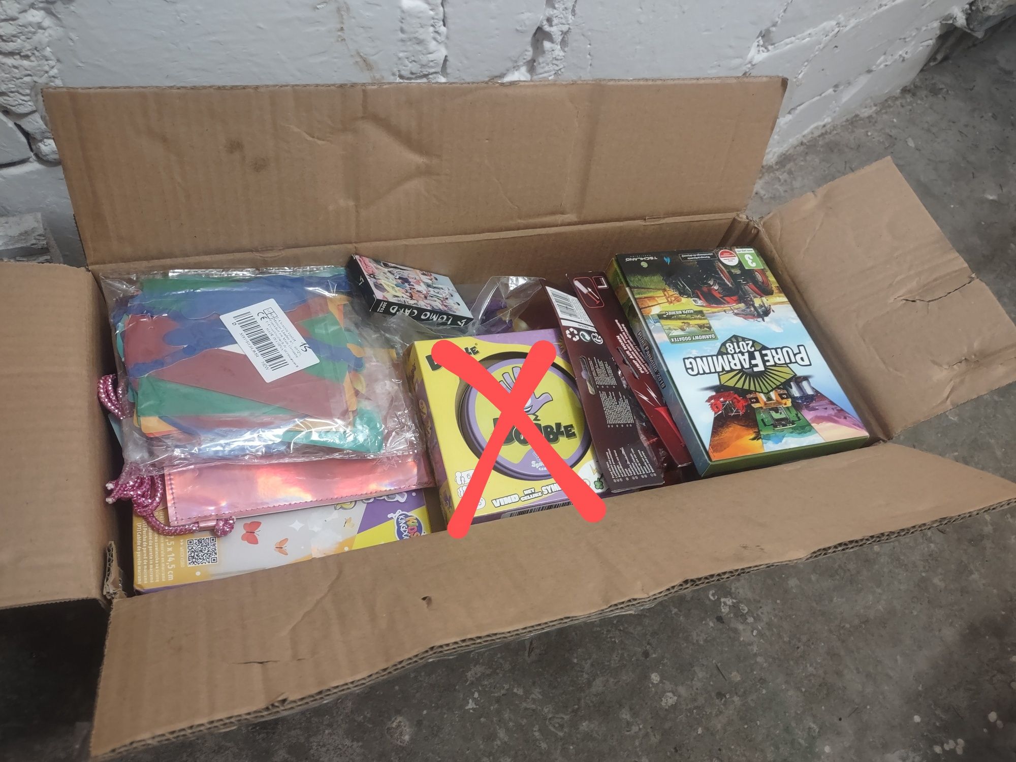 Box mix zabawek i gadżetów dla dzieci
