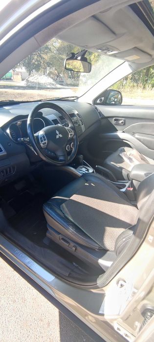 Mitsubishi Outlander XL
