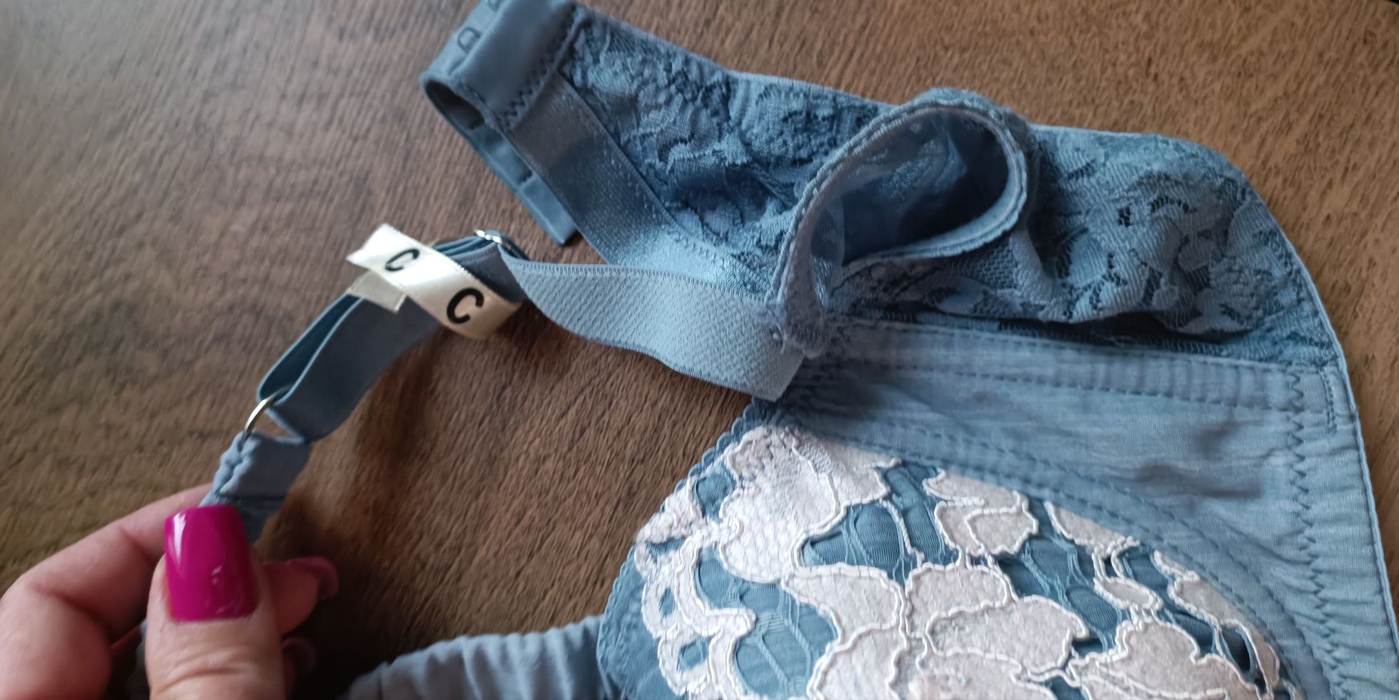 Biustonosz C bardotka Intimissimi jeans koronka