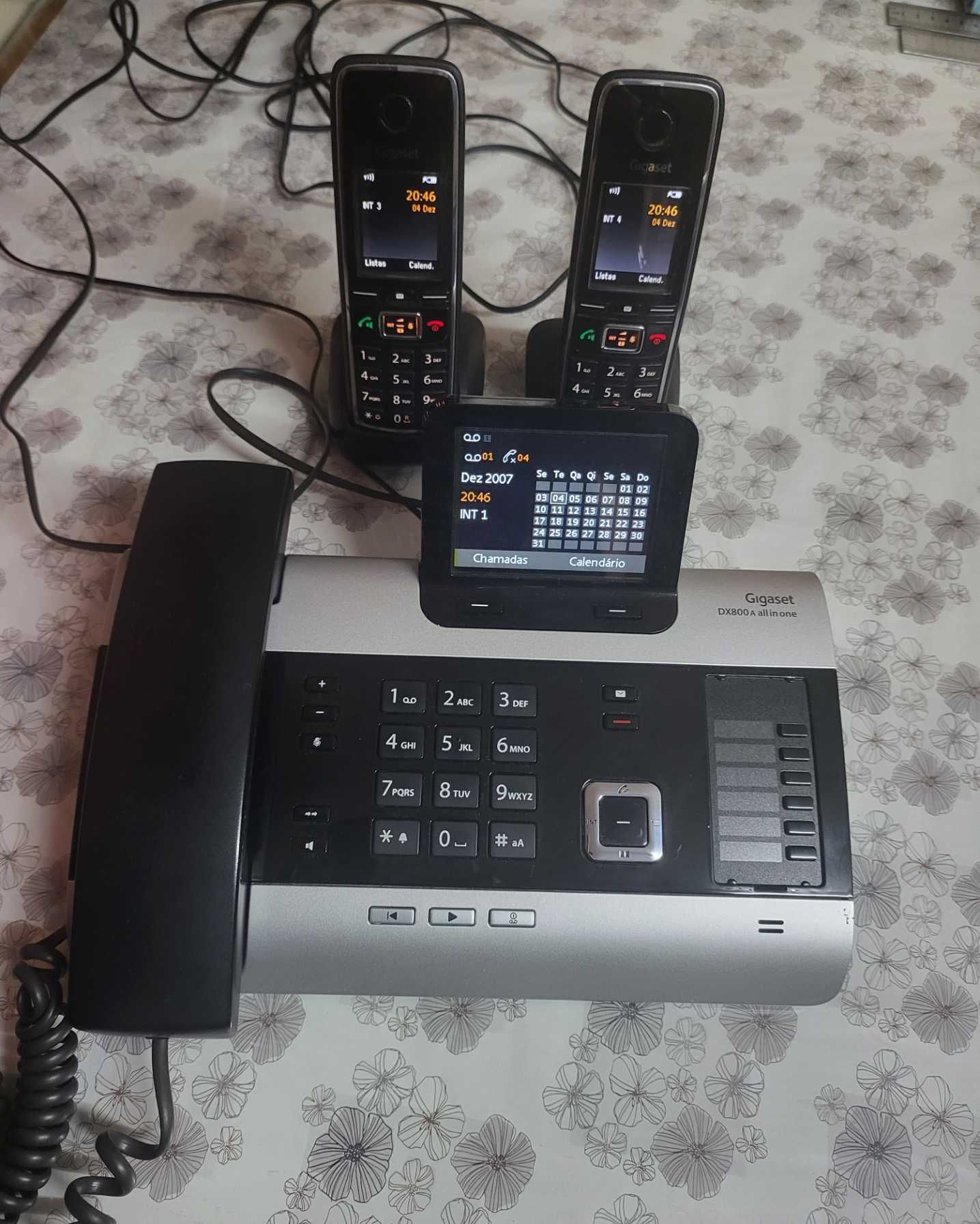Central Telefónica Gigaset DX800A com quatro telefones