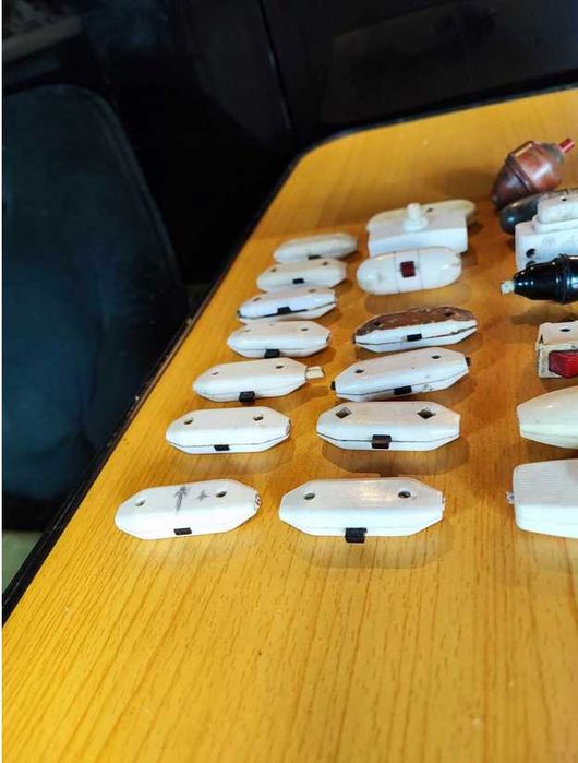 Bakelitowy wyłącznik,pstryczek elektryczek,cena za 1 szt.