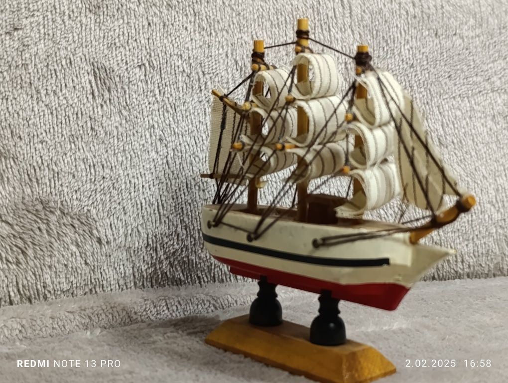 Model żaglowca wysokość 10cm