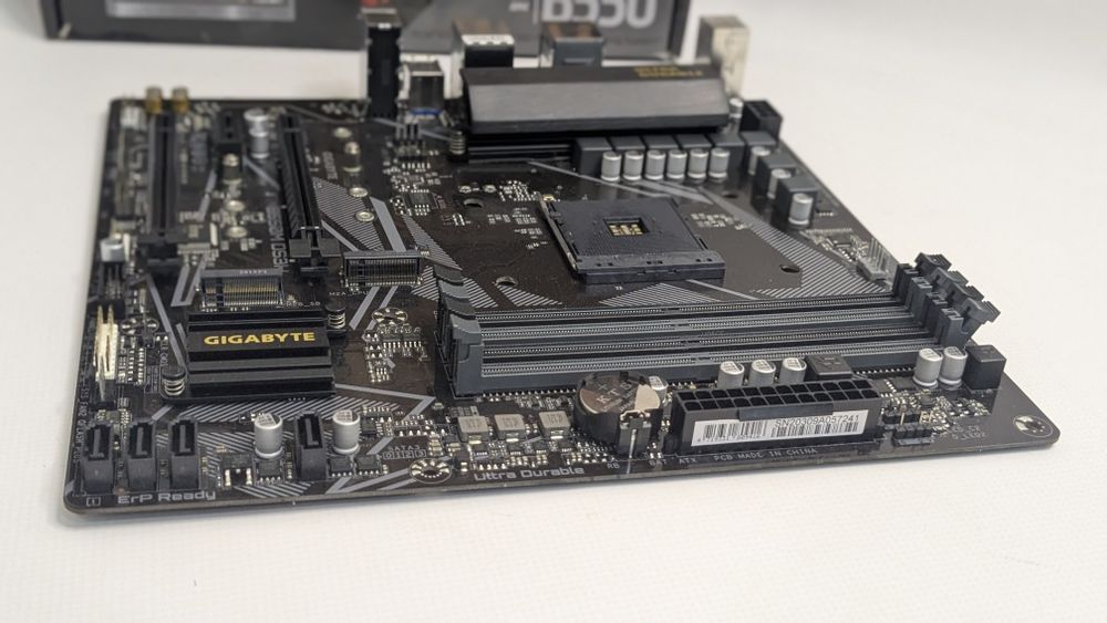 Материнська плата Gigabyte B550M DS3H (sAM4) ГАРАНТІЯ !