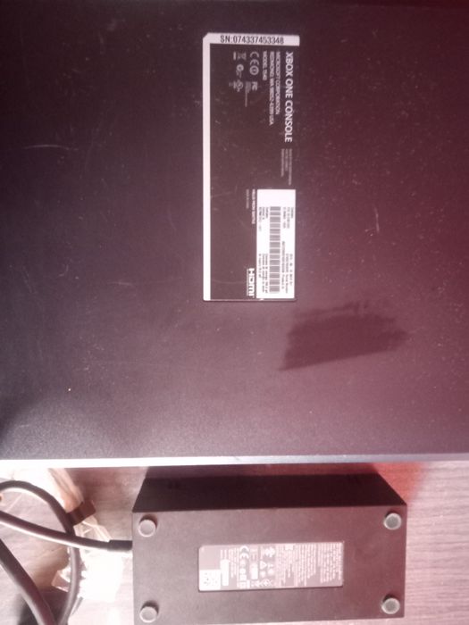 Vendo Xbox One com alguns jogos