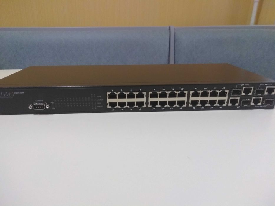 Коммутатор управляемый ES3528M Layer 2, 24 x 100, 4 xGb / SFP, Console