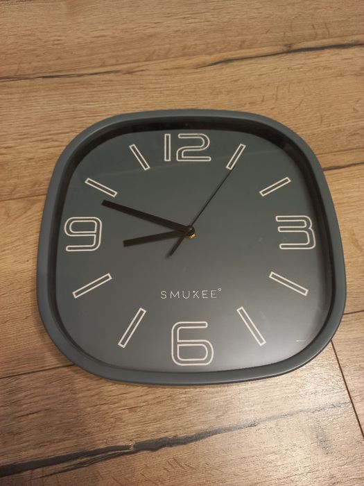 Zegar ścienny na baterie