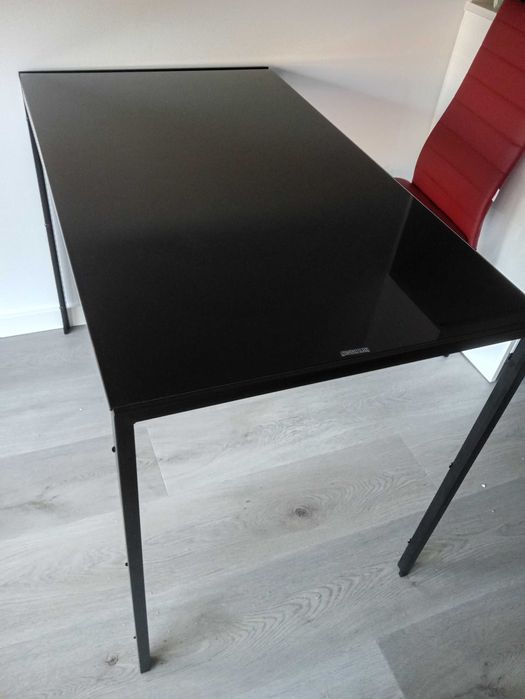 Mesa de jantar tampo em vidro