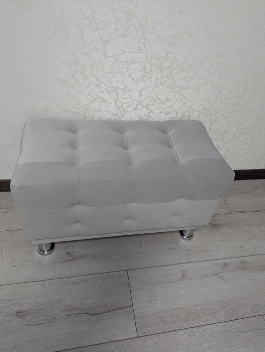 В наявності пуф, банкетка,лавка в прихожу,для взуття