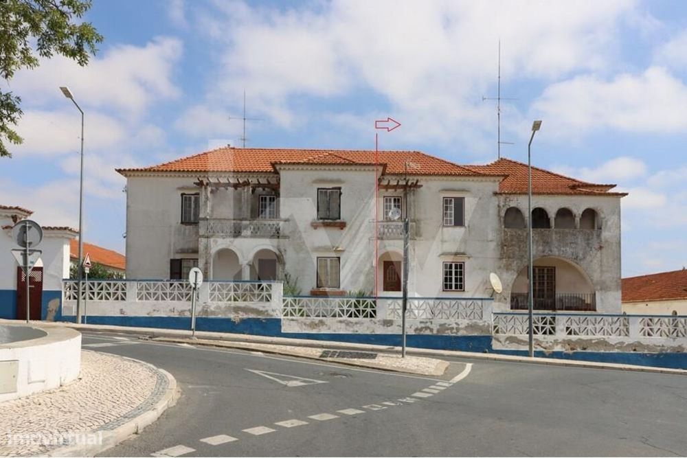 Moradia senhorial com terreno e 21 assoalhadas em Aljustrel.