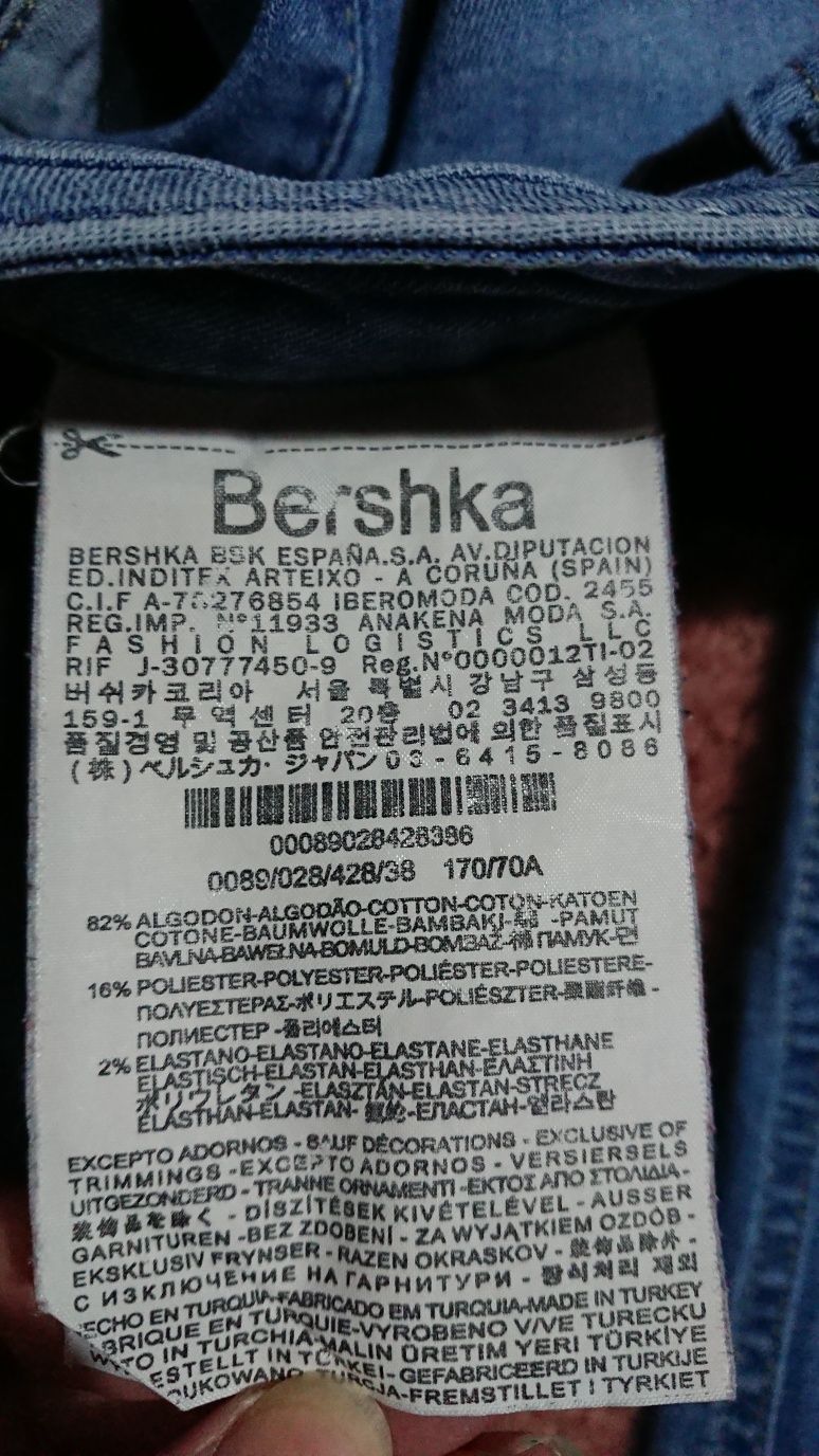 Dzinsy ' push up " Bershka