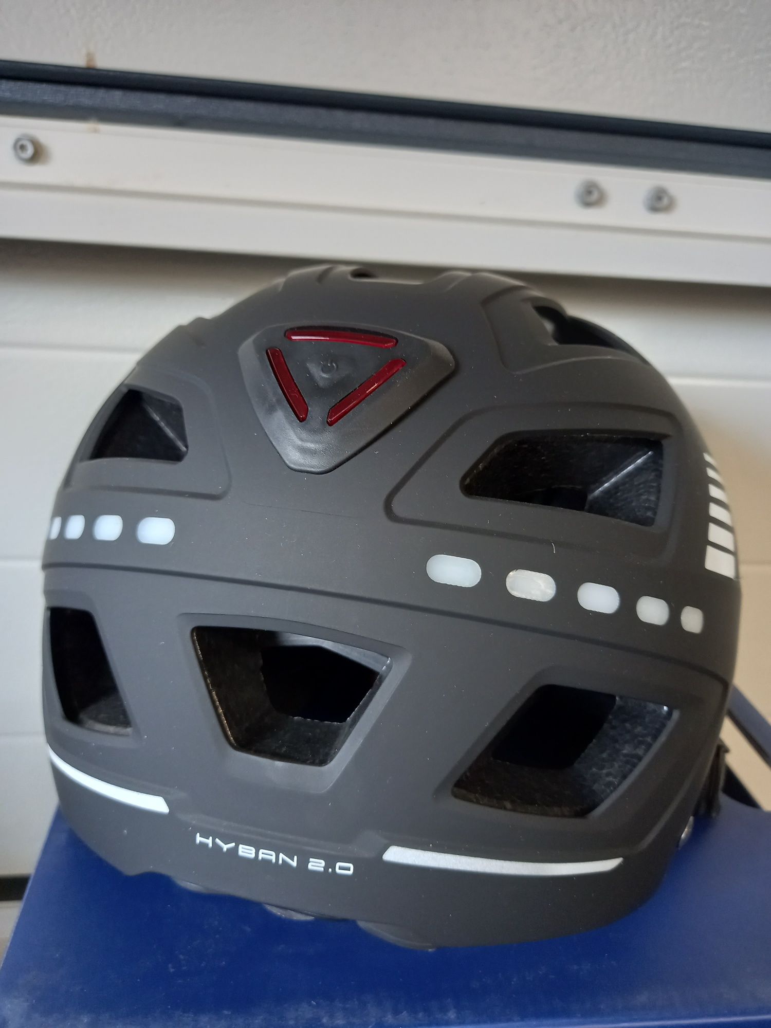 Kask rowerowy orzeszek z oświetleniem LED ABUS Hyban 2.0 r. XL