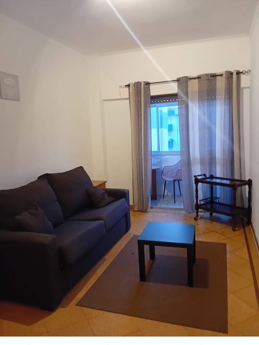 Quarto casal em praceta central de Setubal