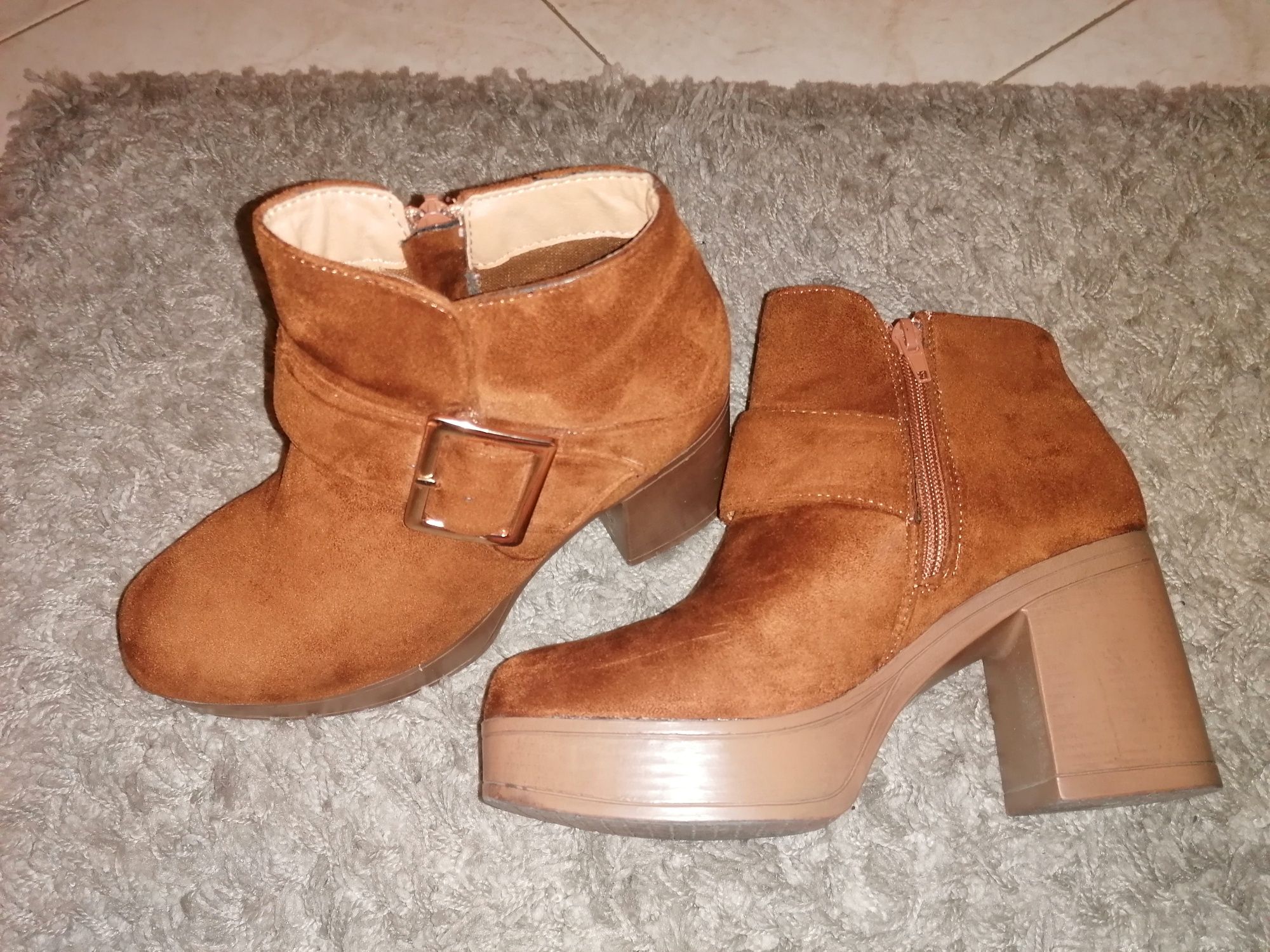 Botas de camurça camel em excelente estado